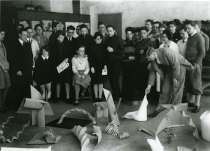 Otto-Umbehr-Josef-Albers-and-a-group-of-students-1928-Barbican.